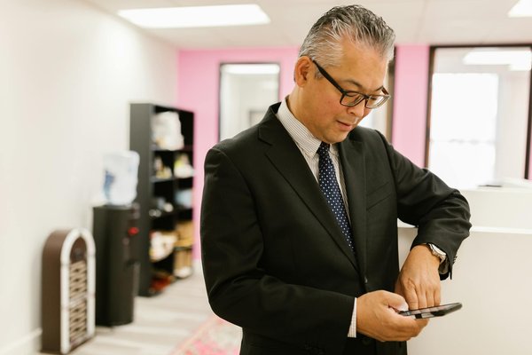 Transforming mobile retail: innovative tactics for uk retailers to enhance customer experience